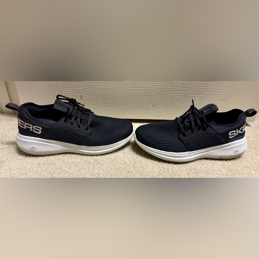 Skechers Men's Black and White Sneakers